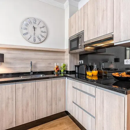 Homely Cristo Deluxe * 말라가